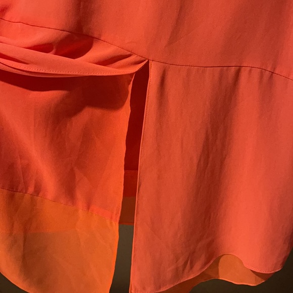 BCBG maxazria. Coral top. - Picture 4 of 10